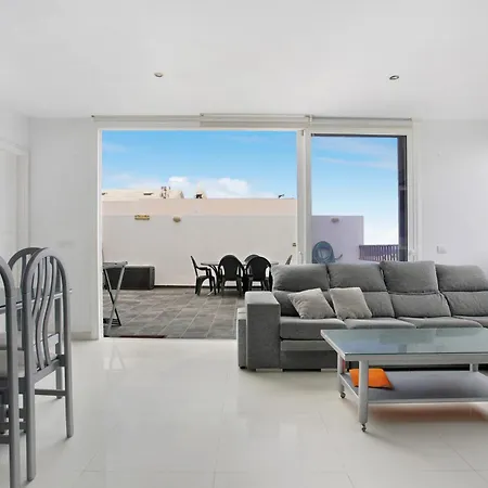 Lovely Penthouse דירה
