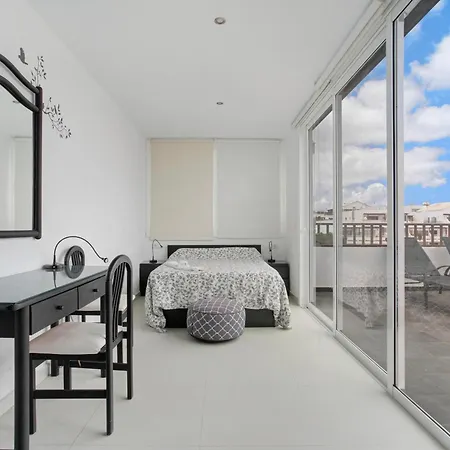 דירה Lovely Penthouse קוסטה טגוויסה